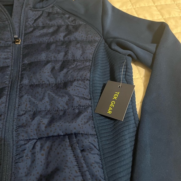 New with tag, Women’s XS Petite, Tek Gear, hooded jacket with thumb holes. - Picture 2 of 6